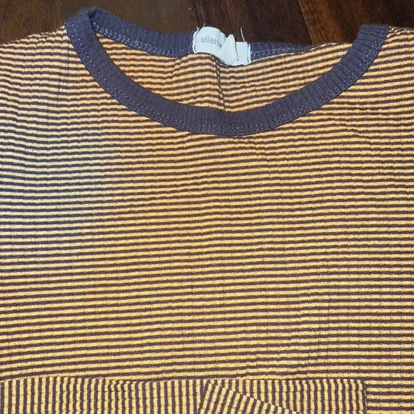 Silence + Noise top - Picture 4 of 4